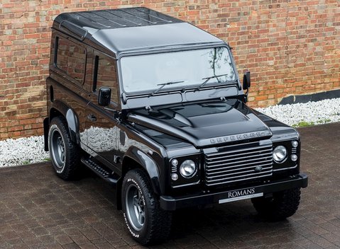 Land Rover Defender 90 XS Bowler 8