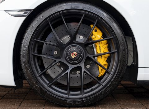 Porsche 911 (991.2) Carrera 4 GTS 10