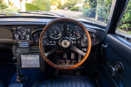 Aston Martin DB6 4.2 Vantage 17