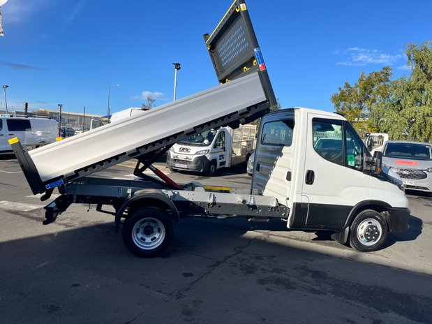 Iveco Daily Daily 35C14 2.3 Business Tipper 12