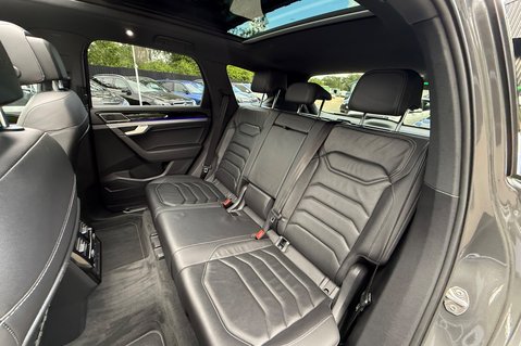 Volkswagen Touareg V6 BLACK EDITION TSI - DEMO +1 OWNER - FULL VW SERVICE HISTORY 31