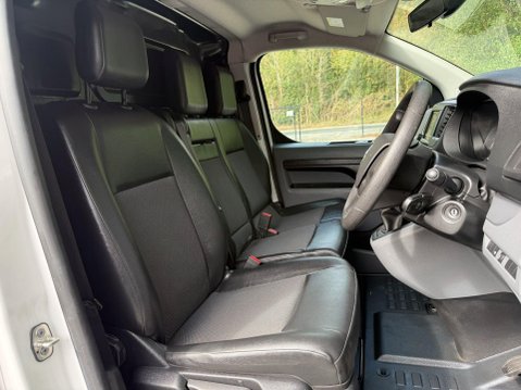 Vauxhall Vivaro L2H1 2900 SPORTIVE S/S 17