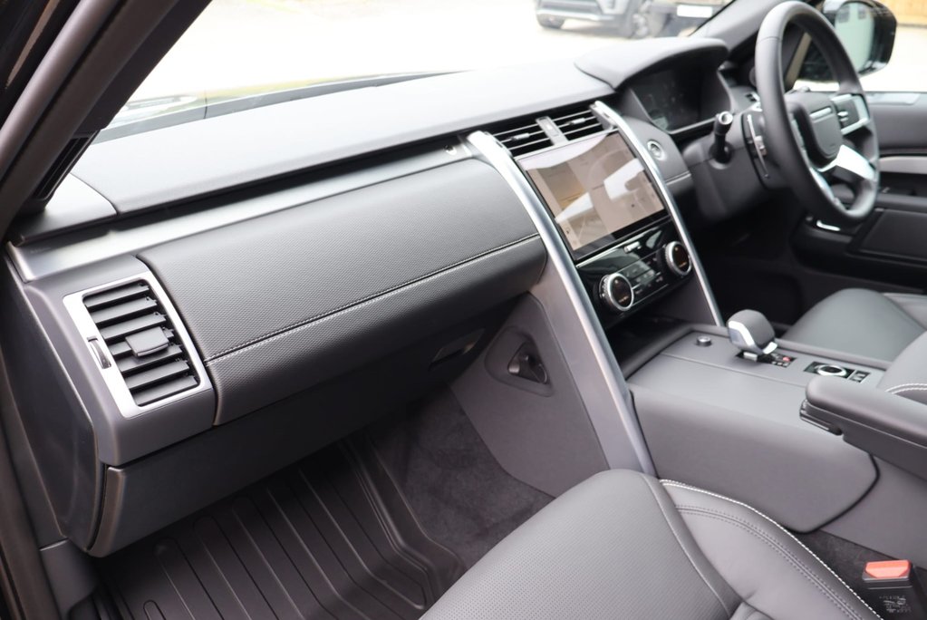 Land Rover Discovery 2026 COMMERCIAL DYNAMIC HSE STYLED BY SEEKER GENUINE REAR SEATS FITTED  23
