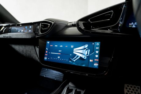 Ferrari 12Cilindri COUPE. HISTORIC PAINTWORK. PASSENGER DISPLAY. LIFT. PANO ROOF. CARBON INT. 31