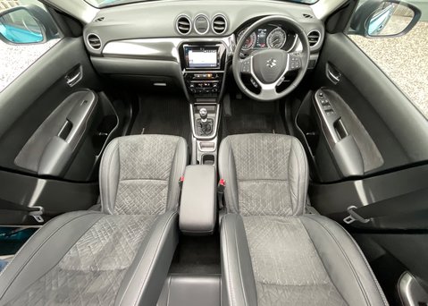 Suzuki Vitara SZ5 BOOSTERJET MHEV 17