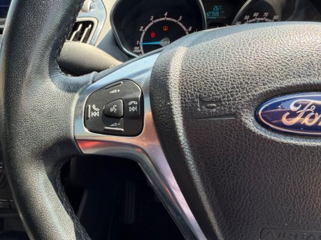 Ford B-Max TITANIUM X NAVIGATOR 13