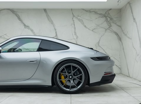 Porsche 911 GT3 TOURING (992) 41