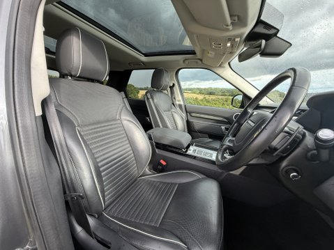 Land Rover Discovery SDV6 HSE 22