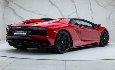 Lamborghini Aventador S LP 740-4 ROADSTER 8