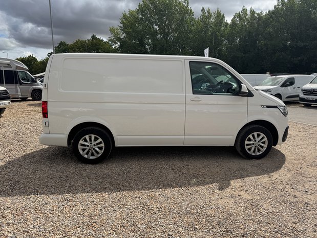 Volkswagen Transporter SWB L1H1 Low Roof Highline T28 Air Con Alloys Sensors EURO 6 SELECT 5