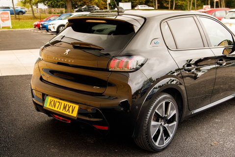 Peugeot 208 GT PREMIUM 8