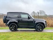 Land Rover Defender D300 X-Dynamic HSE 4