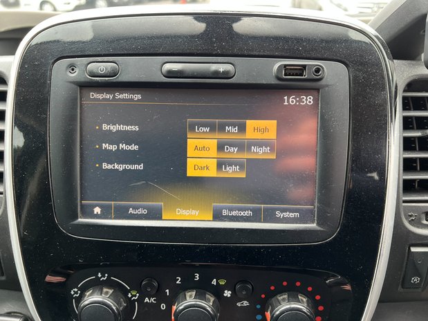 Renault Trafic Crew Cab SWB L1H1 Sport SL27 Air Con Alloys Nav Se 40