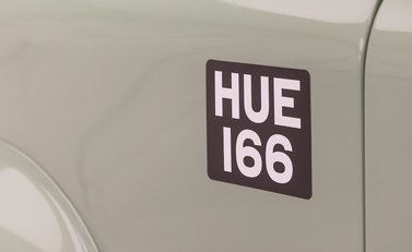 Land Rover Defender 90 Heritage Hard Top 21