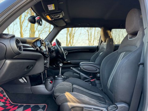 Mini Hatch 2.0 John Cooper Works 3dr 33