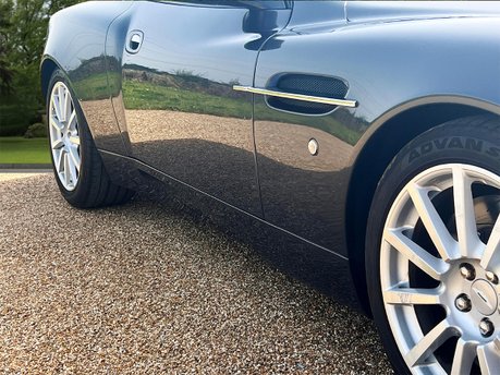 Aston Martin Vanquish V12 S 14