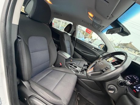Hyundai TUCSON GDI SE NAV BLUE DRIVE 16