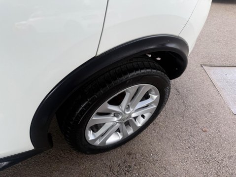 Nissan Juke 1.6 Acenta Premium Euro 5 (s/s) 5dr 22