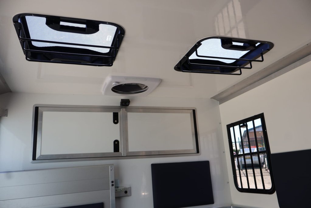 Renault Master 2026 BRAND NEW 3.5 TON STALLION SKR PRO BUILT BY SEEKER DELIVERY MILES  25