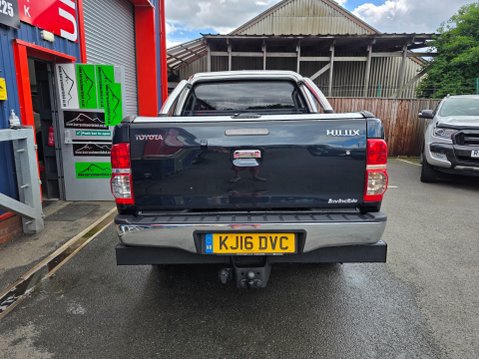 Toyota Hilux INVINCIBLE 4X4 D-4D DCB Auto 7
