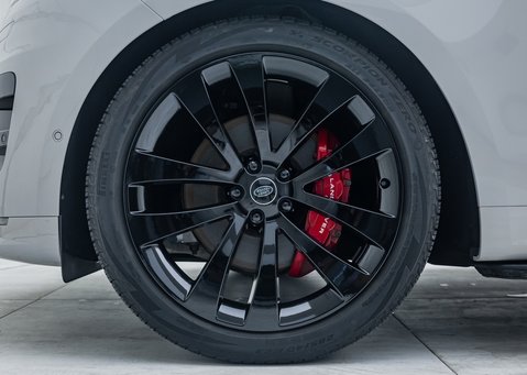 Land Rover Range Rover Sport D300 Dynamic SE