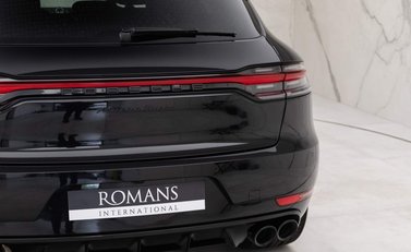 Porsche Macan TURBO PDK 22