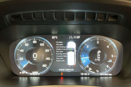 Volvo XC90 2.0 D5 PowerPulse Momentum SUV 5dr Diesel Auto 4WD Euro 6 (s/s) (235 ps) 9