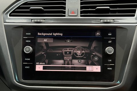 Volkswagen Tiguan SEL TSI BMT 4MOTION DSG - PANROOF - CARPLAY - FULL SERVICE HISTORY 51