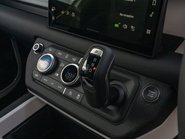 Land Rover Defender 90 Obsidian WideTrak D250 S Hardtop 13