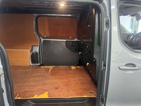 Vauxhall Vivaro 2.0 Vivaro F3100 Sportive S/S 26