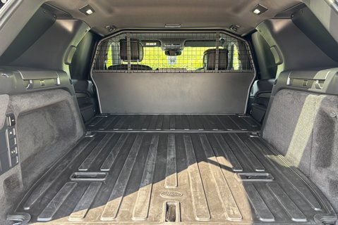 Land Rover Discovery D300 Commercial Dynamic HSE 11