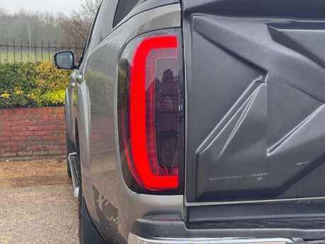 Nissan Navara 2.3 Navara Tekna dCi 4WD 5dr 54