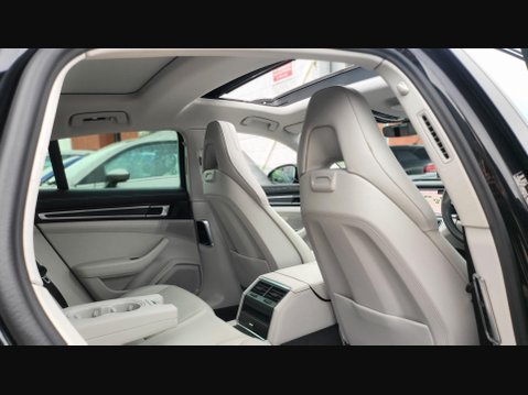 Porsche Panamera PDK 22