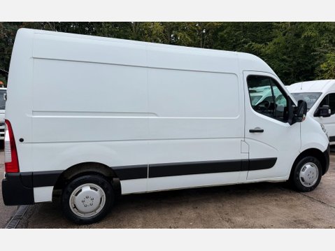 Renault Master 2.3 dCi 33 Business+ Panel Van 5dr Diesel Manual FWD MWB Medium Roof Euro 5 11