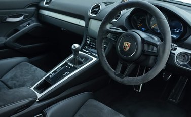 Porsche Cayman GT4 (718) 5