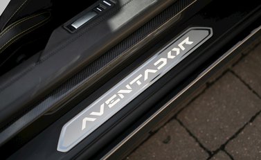 Lamborghini Aventador S LP740-4 Roadster 22