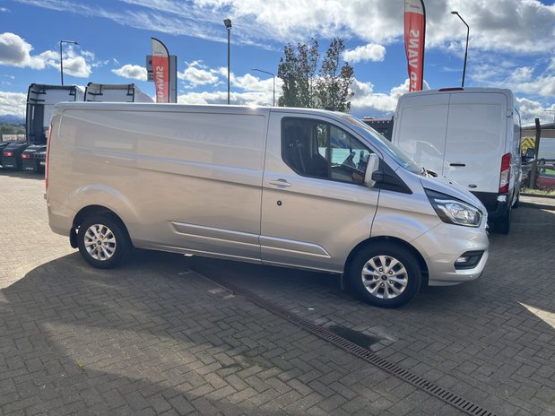 Ford Transit Custom Transit Custom 300 L2 Diesel FWD 2.0 Eco Blue 130ps Low Roof Limited Van 8