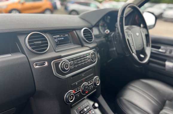 Land Rover Discovery SDV6 SE AUTO 7 SEATER 36