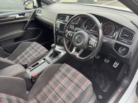Volkswagen Golf GTI PERFORMANCE 7
