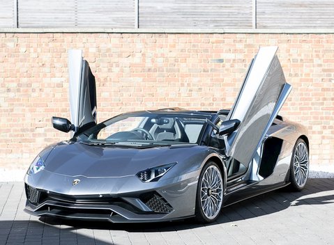 Lamborghini Aventador S LP740-4 Roadster 7