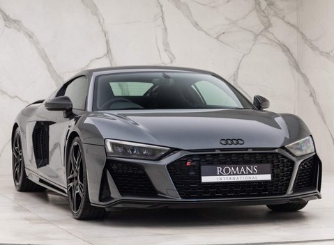 Audi R8 V10 Performance Carbon Black 2
