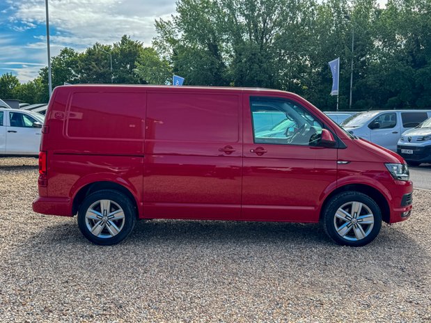 Volkswagen Transporter SWB L1H1 Low Roof Highline 4Motion T32 Air Con Alloys EURO 6 NO VAT 7