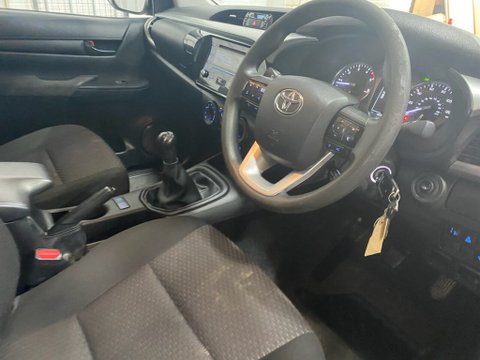 Toyota Hilux ACTIVE 4WD D-4D DCB 10