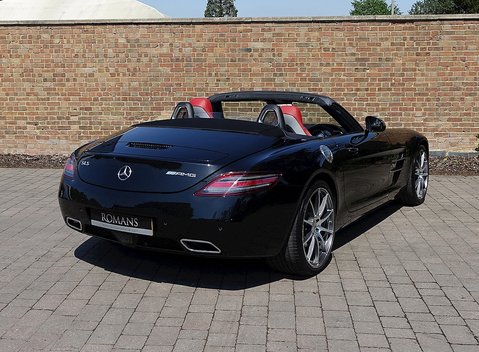 Mercedes-Benz SLS AMG Roadster 2