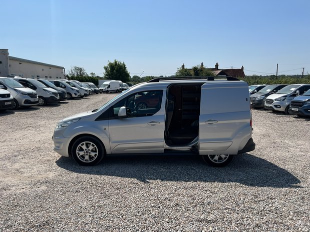 Ford Transit Connect AUTO SWB L1H1 Low Roof Limited Air Con Alloys Sensors EURO 6 NO VAT 11