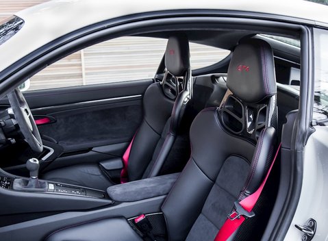 Porsche Cayman GT4 26