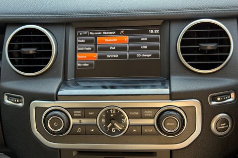 Land Rover Discovery SDV6 SE TECH - ULEZ COMPLIANT -FULL LR SERVICE HISTORY - 9 SERVICES -TOWBAR 38