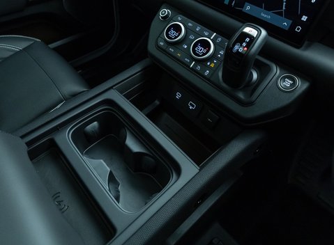 Land Rover Defender 90 V8 P525 URBAN 24