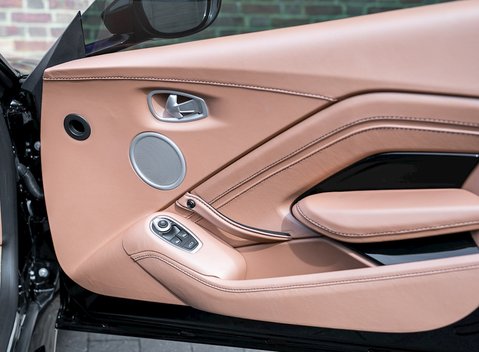 Aston Martin V8 Vantage 18