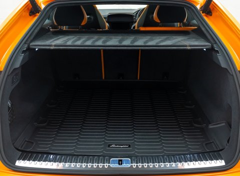 Lamborghini Urus Pearl Capsule 37